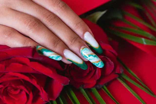 مدل ناخن طراحی سبز، فرم تابوتی